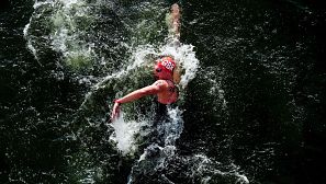 El nadador Hector Pardoe, en la prueba olímpica de aguas abiertas en el Sena