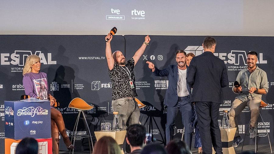Los periodistas vivieron en primera persona un Trivial Pursuit de la mano de Txurru durante la rueda de prensa en el FesTVal
