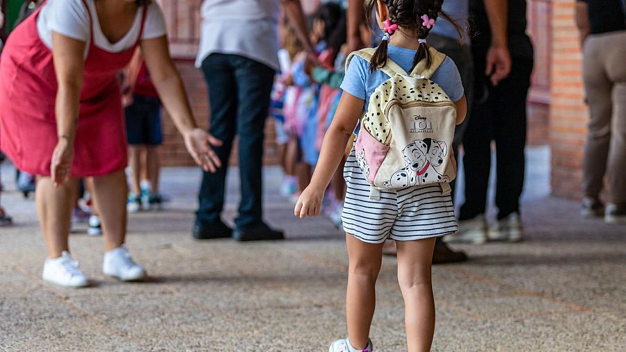 La escuela es el lugar donde comienza todo: los sueños, las decisiones, incluso las pérdidas.