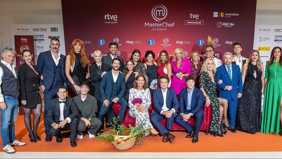 Foto de familia de MasterChef Celebrity 10 en el FesTVal de Vitoria 2025