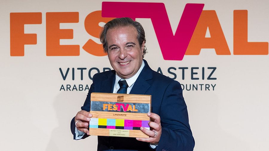José Fernández, muestra su premios ayer en el FesTVal