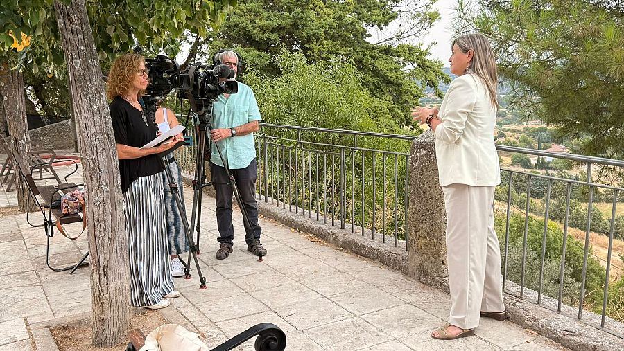 El equipo de Informe Semanal durante la grabación de la entrevista