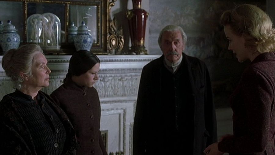 Una escena de la película 'Los otros', de Alejandro Amenábar