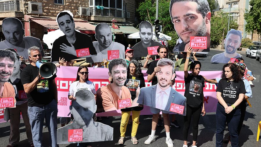 Masacre en Gaza: familiares de los rehenes protestan ante la residencia de Netanyahu