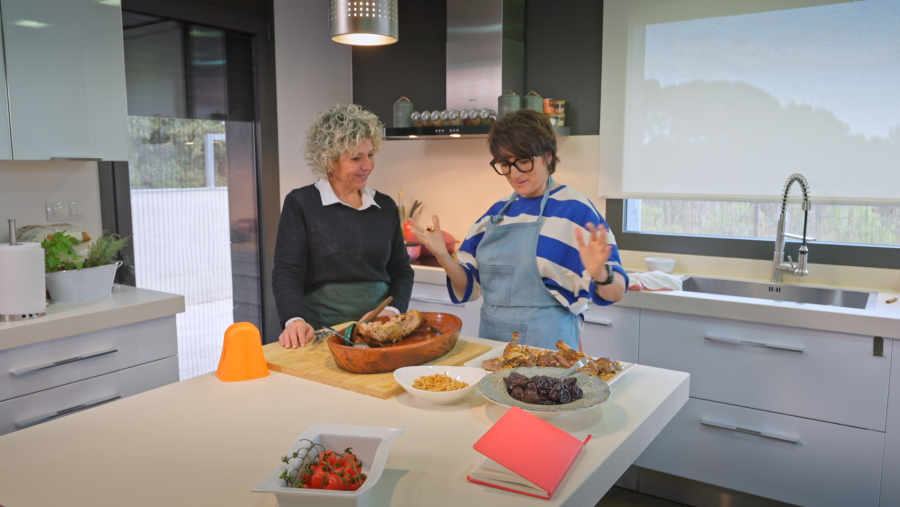 Ànec mut amb prunes i pinyons