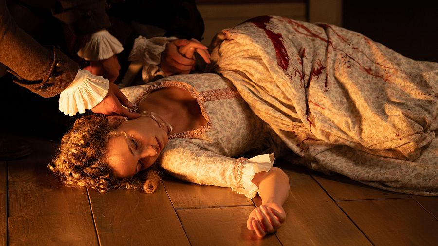 Irene se desmaya ensangrentada