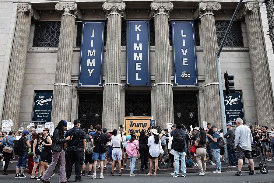 Protestas por la suspensión del programa de Jimmy Kimmel