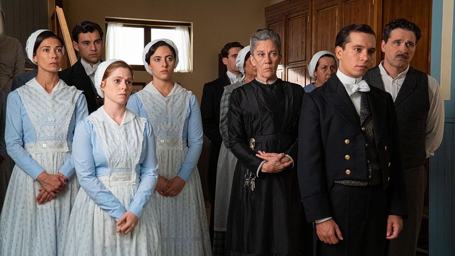 La Promesa: Cristóbal impone mano dura en el servicio