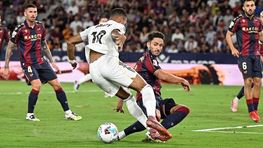 Momento del penalti a Mbappé.