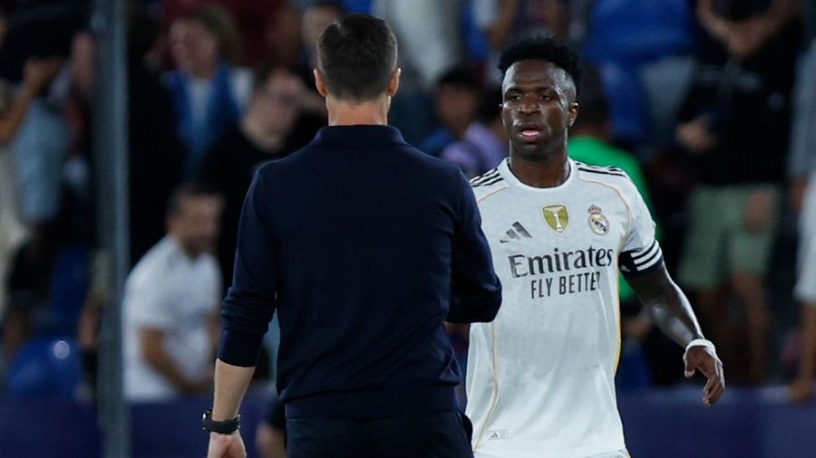 Xabi y Vini tras la victoria ante el Levante.