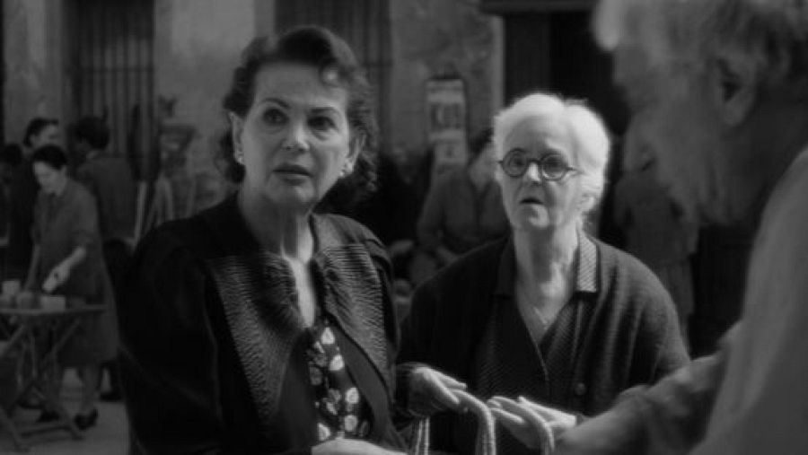 Claudia Cardinale con Chus Lampreave en una secuencia