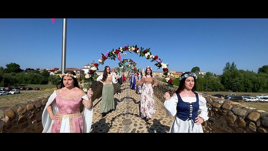 Las Damas del Passo Honroso se han convertido en una escena imprescindible en Hospital de Órbigo