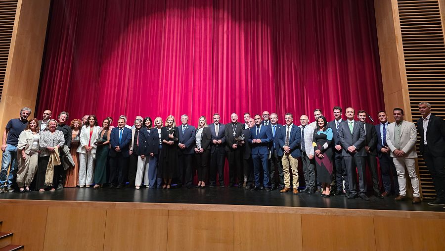 Foto de familia de los premiados
