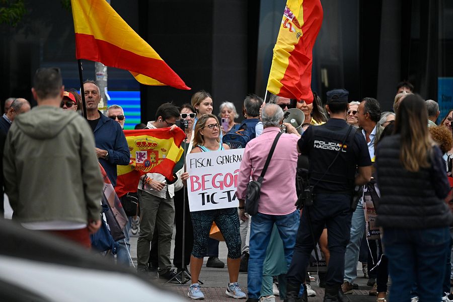 La asociación Hazte Oír ha convocado una concentración frente a los Juzgados de Plaza de Castilla bajo el lema 
