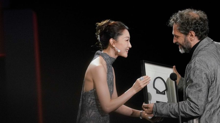 Pau Esteve recoge el premio a Mejor fotografía por 'Los tigres'