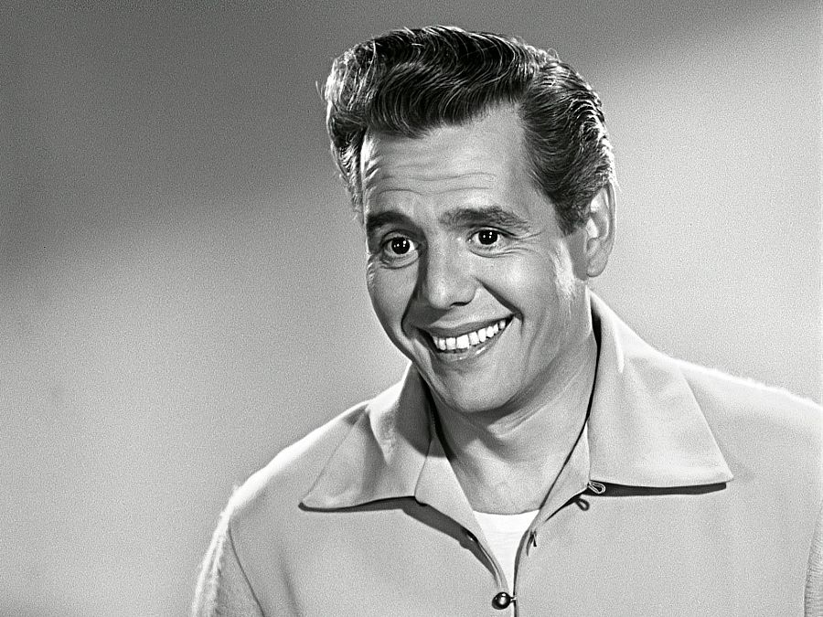 Desi Arnaz poco antes del rodaje del primer episodio de 'Te quiero, Lucy', en 1951