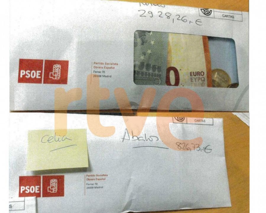 Foto incluida por la UCO en su informe en el que se muestran supuestamente los sobres de dinero de Ábalos recogidos en Ferraz