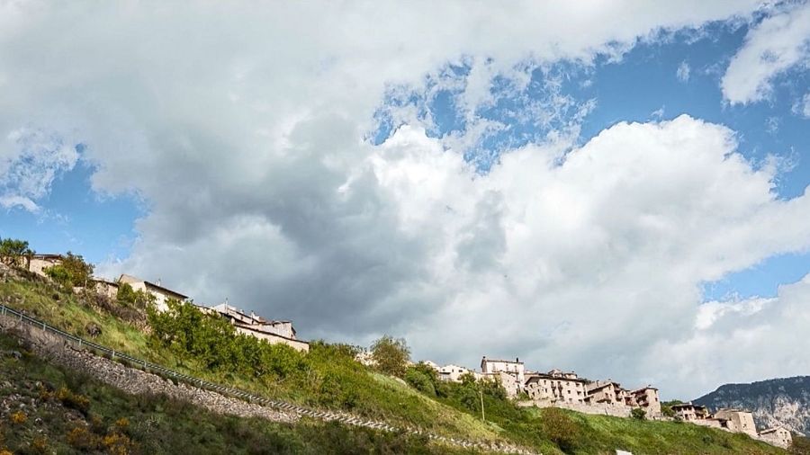 Tuixent es un pueblo de alta montaña situado en el Prepirineo catalán.