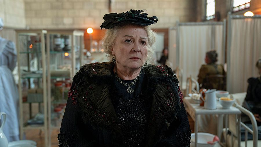 Madame Huchon (Josiane Balasko)