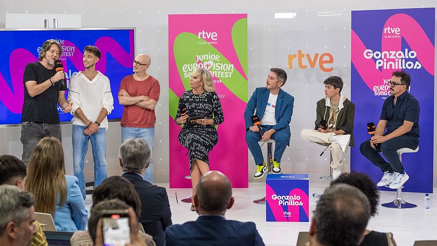 Los compositores de la canción 'Érase una vez (Once upon a time)' de Eurovisión Junior, en la presentación