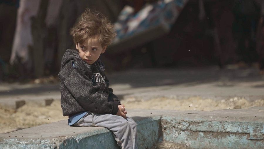 Un niño en la ciudad de Gaza