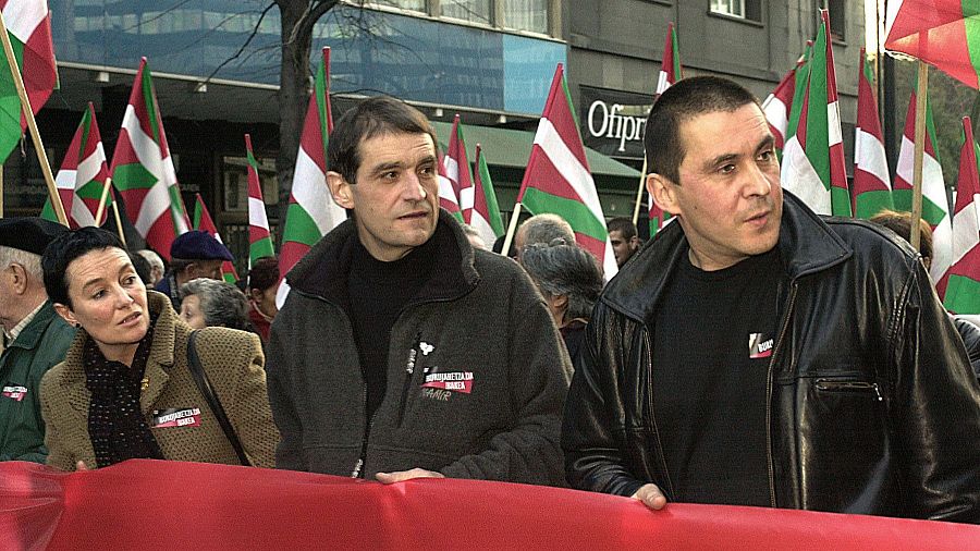 Josu Ternera y Arnaldo Otegi, actual dirigente de EH Bildu, en una manifestación de Euskal Herritarrok