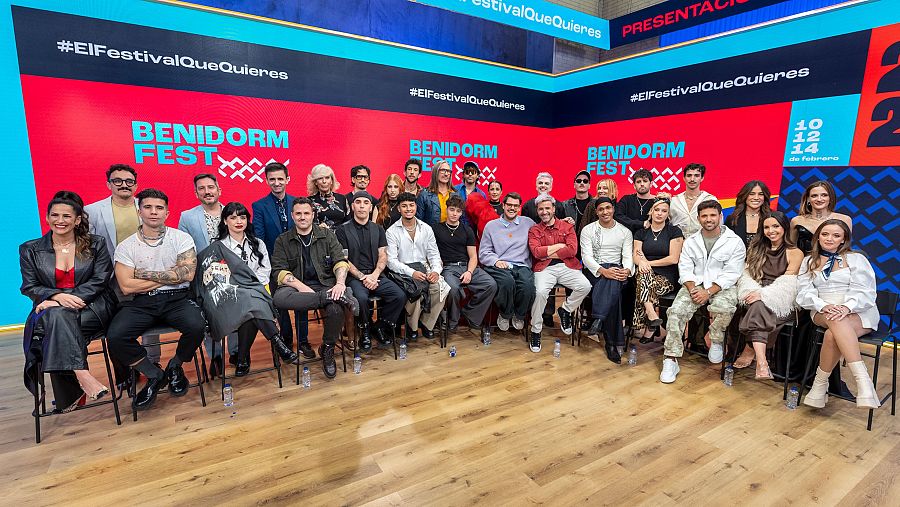 Foto de familia de los asistentes