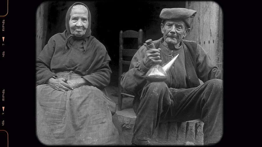 La tradició de beure vi en porró