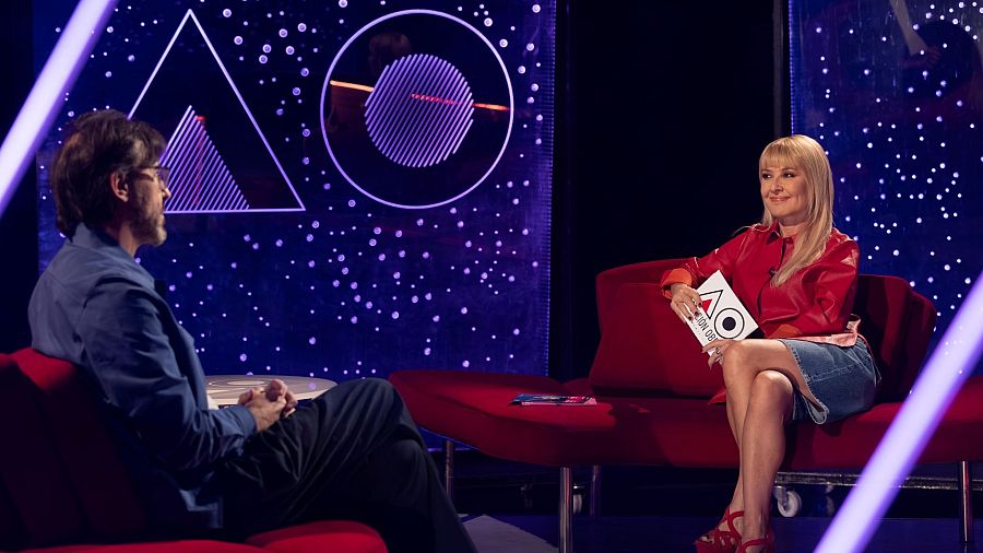 Cayetana Guillén Cuervo con Israel Elejalde durante la entrevista