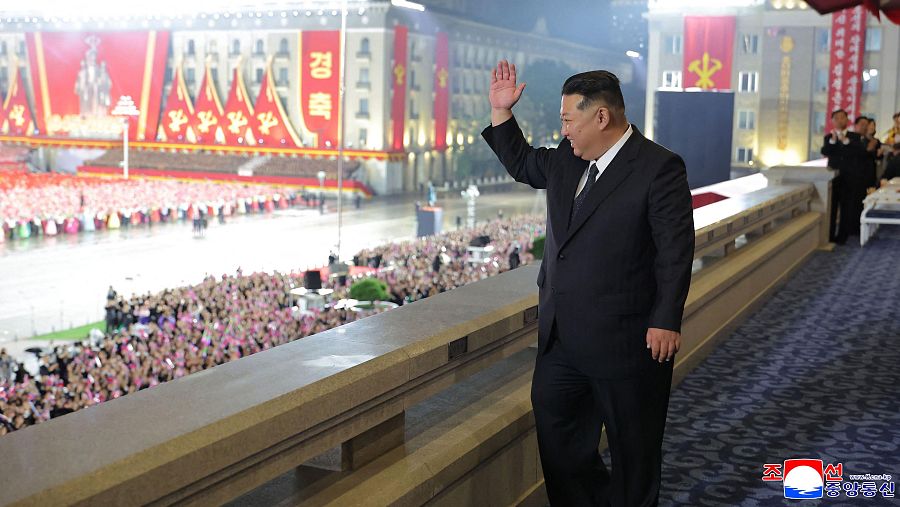 Corea del Norte presenta su misil 