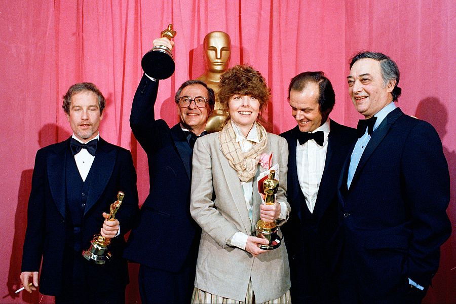 Diane Keaton posa con su Oscar a mejor actriz en 1978