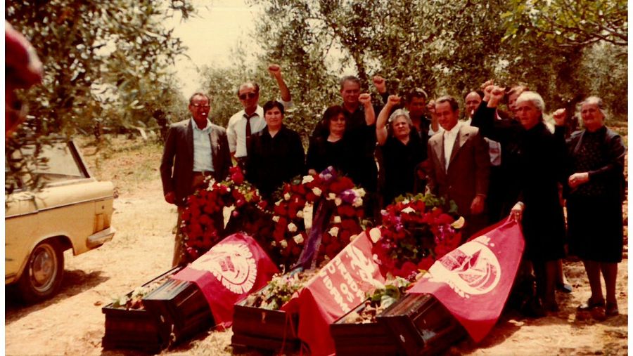 Exhumación de restos de represaliados políticos en Casas de Don Pedro, Badajoz, en 1978