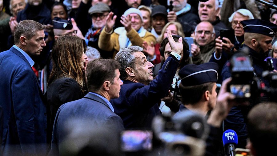 Sarkozy se dirige a prisión para cumplir su condena de 5 años de cárcel