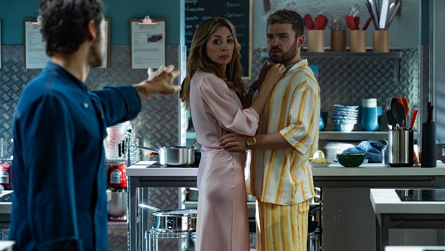 Martina finge interés por Fred