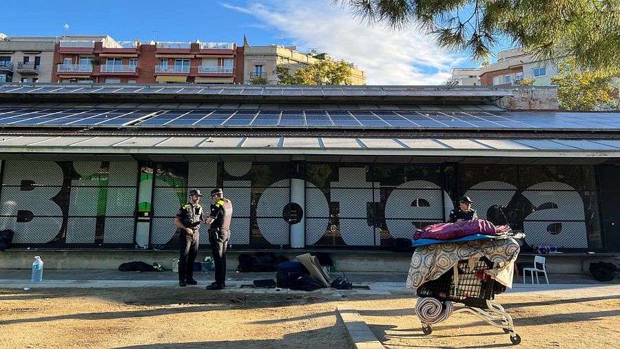 Imatge del desallotjament de l'assentament del Parc Miró de Barcelona