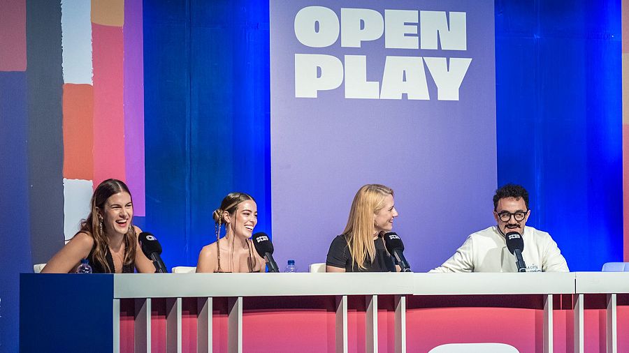 Lara Palma, Ángela Fernández, Henar Álvarez y César Vallejo