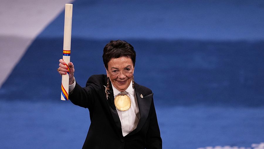 La fotógrafo Graciela Iturbide, con el Premio Princesa de Asturias de la Artes.