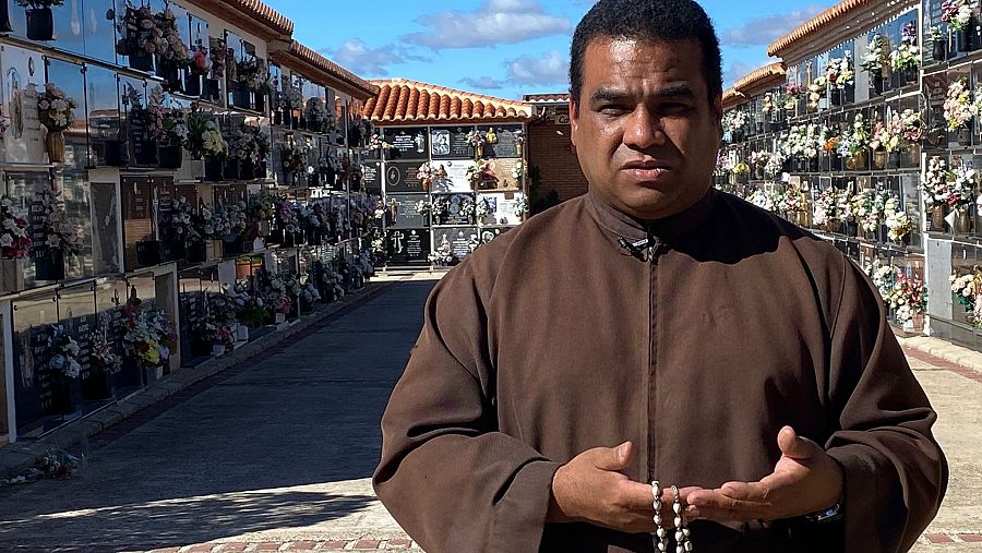 El novicio Vicente López tiene 39 años y es natural de Venezuela.