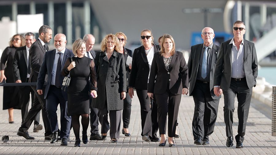 Alcaldes de la comarca de l'Horta Sud a su llegada al Homenaje de Estado