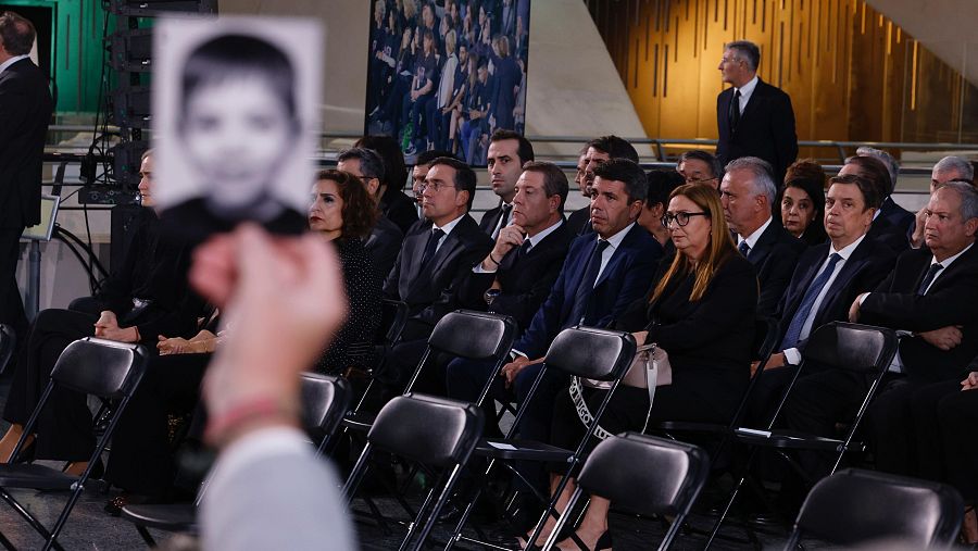 El presidente valenciano Carlos Mazón, en el centro de las críticas.