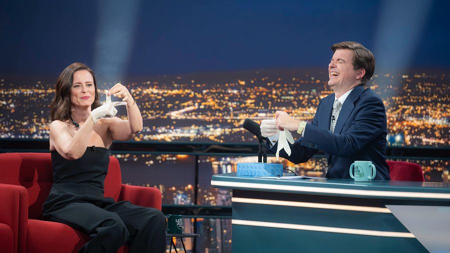 Marc Giró con Aitana Sánchez-Gijón durante la entrevista