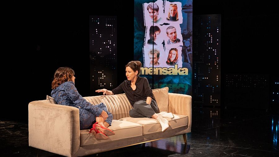 Lola Dueñas y Elena S. Sánchez, en otro momento de la entrevista