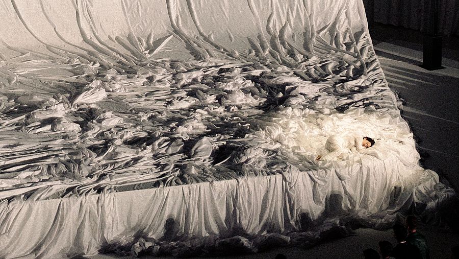 Rosalía, en la presentación de LUX en el Museo Nacional de Arte de Barcelona (MNAC).