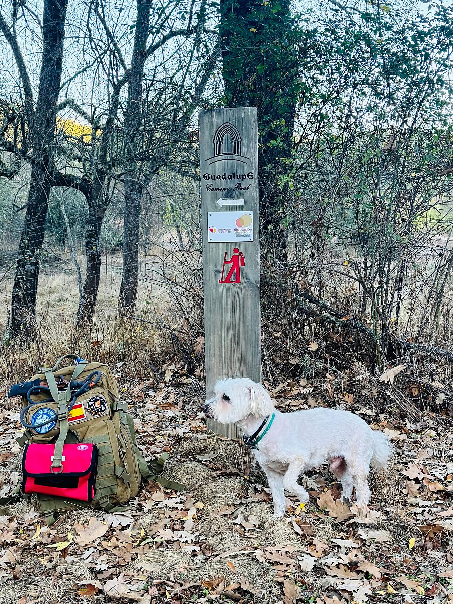 Migas, siempre al frente, inicia una nueva ruta del Camino Real de Guadalupe en 'Senderos con Juan y Migas'