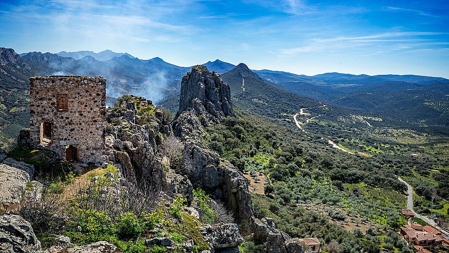 Vista panorámica de las Villuercas, uno de los paisajes más espectaculares del Camino Real de Guadalupe.