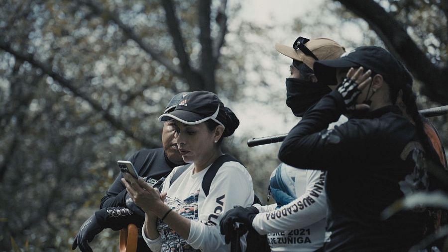 El cártel secuestró a un hermano de Indira hace ya varios años.