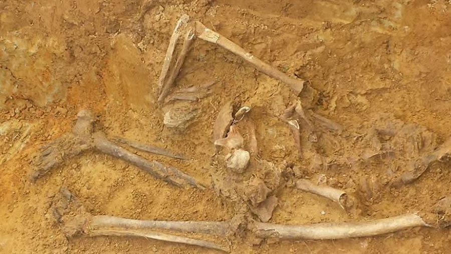 Los restos de Daría González aparecieron cerca de la cruz de piedra del cementerio de Bañugues