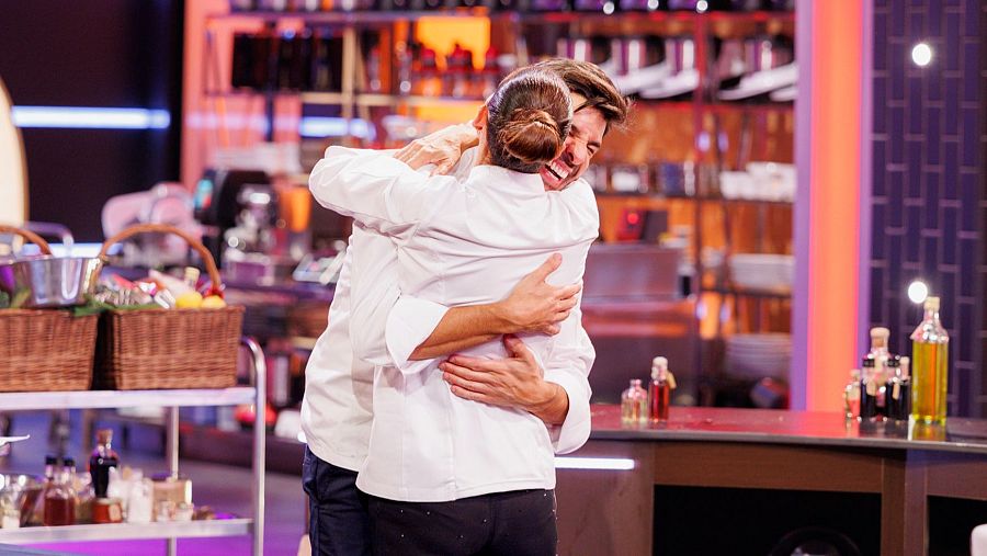 Mariló y Miguel Torres, abrazo de campeones