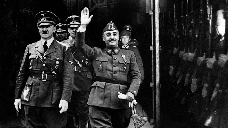 Fotografía difundida en España por la Agencia Efe de la entrevista de Francisco Franco con Adolf Hitler en Hendaya.