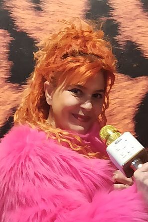 El diván del psicólogo, reconvertido en conversaciones entre tintes, masajes o kilómetros en carretera